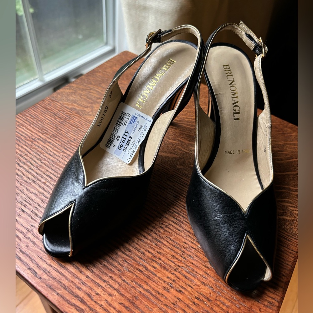 NWT Bruno Magli leather slingback shoes, size 5 (EU 35)